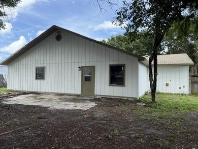 Beautifully remodeled Three-bedroom, two-bathroom single-story - photo 16