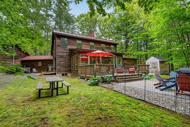 LONG POND Escape to this spacious 5BR/3BA home on a wooded 1.58 - photo 20