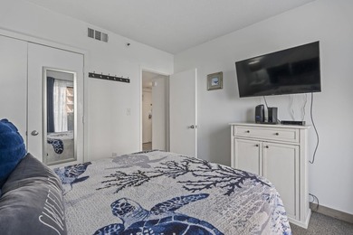 Ocean-view one-bedroom, one-and-a-half-bathroom condo with a - photo 27