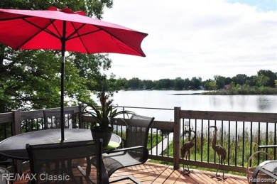 Lake Home Sale Pending in Pinckney, Michigan