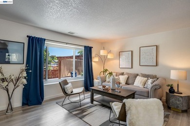 This GORGEOUS, FULLY REMODELED, EAST FACING, 4 bedroom, 2 - photo 5