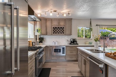 This GORGEOUS, FULLY REMODELED, EAST FACING, 4 bedroom, 2 - photo 8