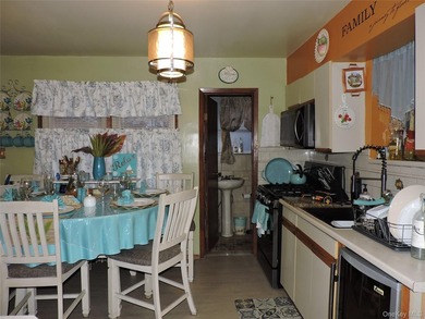 Well maintain three-bedroom house with a full finish attic as a - photo 11
