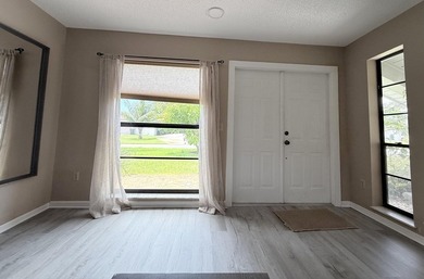 Stunning Beautiful Home Relaxing Patio and 2 cars Garage. This - photo 11