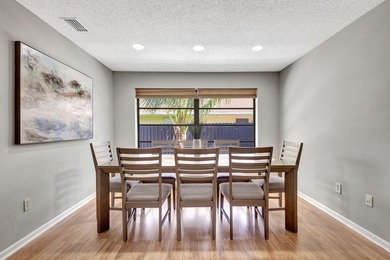 Stunning Beautiful Home Relaxing Patio and 2 cars Garage. This - photo 15