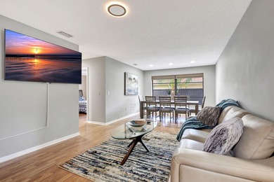 Stunning Beautiful Home Relaxing Patio and 2 cars Garage. This - photo 19