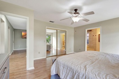 Stunning Beautiful Home Relaxing Patio and 2 cars Garage. This - photo 20