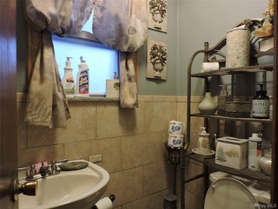 Well maintain three-bedroom house with a full finish attic as a - photo 23