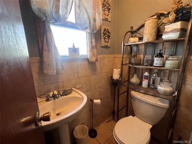 Well maintain three-bedroom house with a full finish attic as a - photo 24