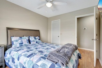 Stunning Beautiful Home Relaxing Patio and 2 cars Garage. This - photo 27