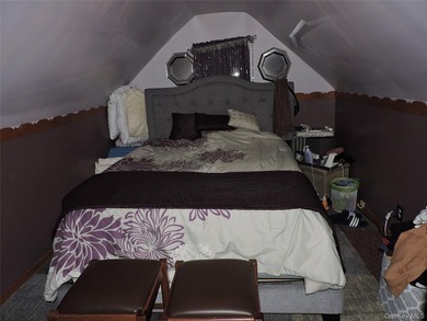 Well maintain three-bedroom house with a full finish attic as a - photo 29