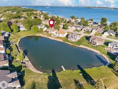 Wake up to the gentle shimmer of the pond and end every evening - photo 8
