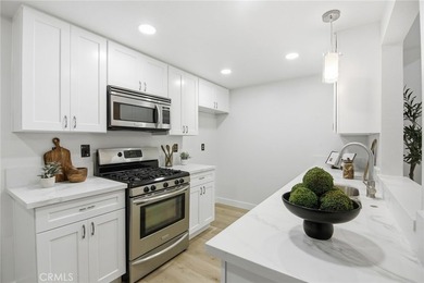 Turnkey 2-bedroom Wrigley townhome with an ATTACHED private - photo 6