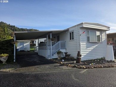 Beautifully updated home located in a quiet and friendly 55+ - photo 2