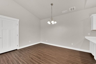 **BETTER THAN NEW!! *RARE FIND & MOVE IN READY!! *MORE SQUARE - photo 6