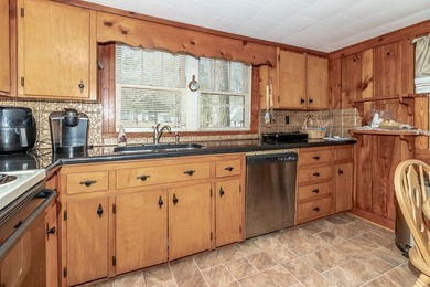 Welcome to your ideal lakefront retreat--where comfort, style - photo 11
