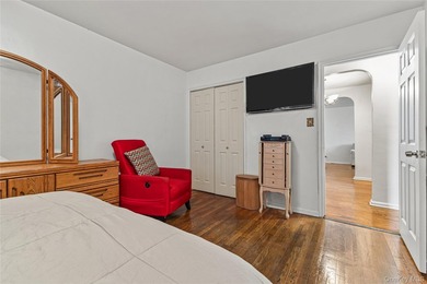 You found it! A real two-bedroom, one bath co-op with a MODERN - photo 11