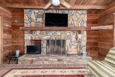 Welcome to your ideal lakefront retreat--where comfort, style - photo 15