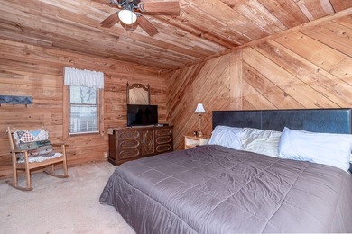 Welcome to your ideal lakefront retreat--where comfort, style - photo 18