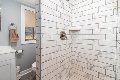 Welcome to your ideal lakefront retreat--where comfort, style - photo 22