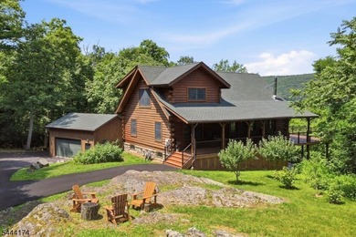 Escape To Your Own Mountain Retreat In This Beautifully Crafted - photo 1