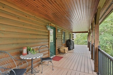 Escape To Your Own Mountain Retreat In This Beautifully Crafted - photo 3