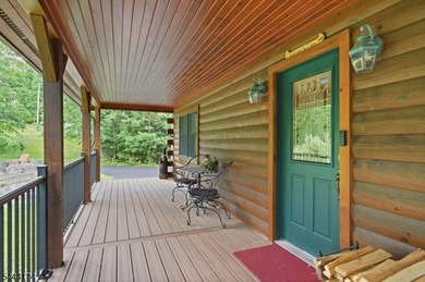 Escape To Your Own Mountain Retreat In This Beautifully Crafted - photo 4
