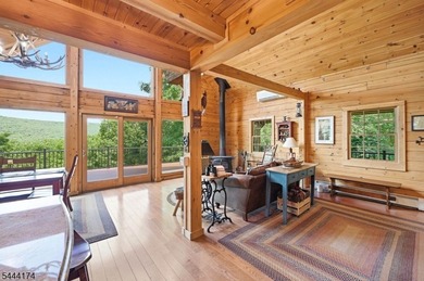 Escape To Your Own Mountain Retreat In This Beautifully Crafted - photo 7