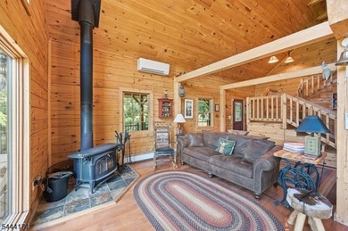 Escape To Your Own Mountain Retreat In This Beautifully Crafted - photo 8