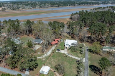 Welcome to your ideal lakefront retreat--where comfort, style - photo 49