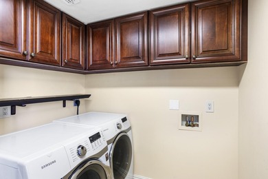 Renovated 2/2 plus den end unit condo in the highly desirable - photo 6