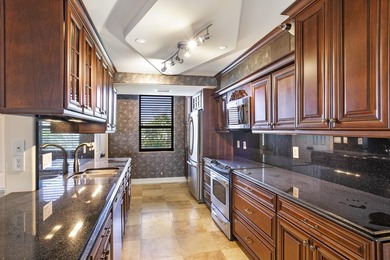 Renovated 2/2 plus den end unit condo in the highly desirable - photo 8