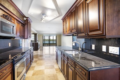 Renovated 2/2 plus den end unit condo in the highly desirable - photo 9