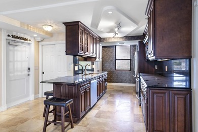 Renovated 2/2 plus den end unit condo in the highly desirable - photo 10