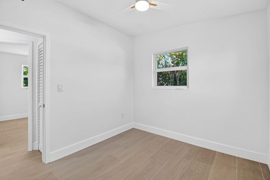 Welcome to this beautifully renovated home in Seminole Manor - photo 28