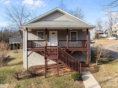 Lake Tomahawk Home For Sale in Black Mountain North Carolina