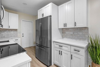 RARE INVESTMENT OPPORTUNITY! ABSOLUTELY GORGEOUS FULLY RENOVATED - photo 22