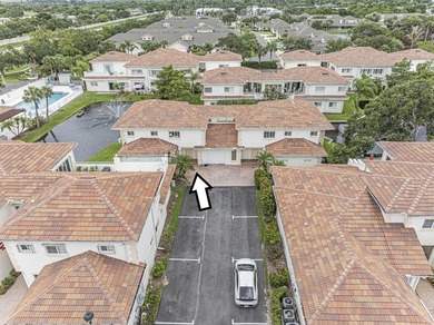 Beautifully maintained, move-in ready 2/2 + garage, impact - photo 2