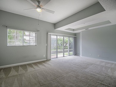 Beautifully maintained, move-in ready 2/2 + garage, impact - photo 4