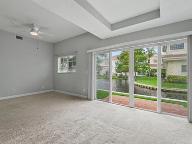 Beautifully maintained, move-in ready 2/2 + garage, impact - photo 6