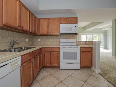 Beautifully maintained, move-in ready 2/2 + garage, impact - photo 9