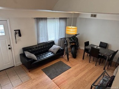 Welcome to this beautifully maintained 3-bedroom, 1.5-bath - photo 3