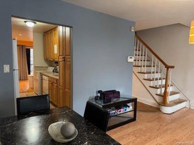Welcome to this beautifully maintained 3-bedroom, 1.5-bath - photo 5