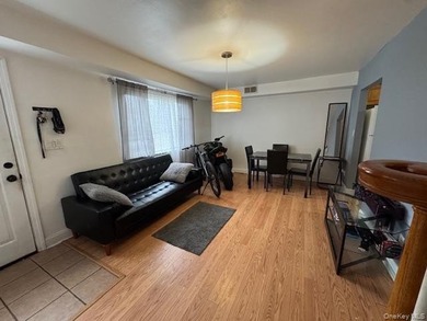 Welcome to this beautifully maintained 3-bedroom, 1.5-bath - photo 7