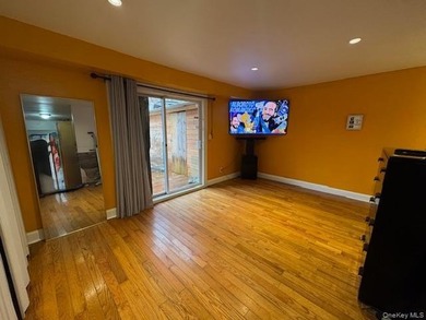 Welcome to this beautifully maintained 3-bedroom, 1.5-bath - photo 10