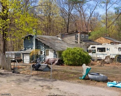 Welcome to a unique opportunity in West Milford! This loft-style - photo 1