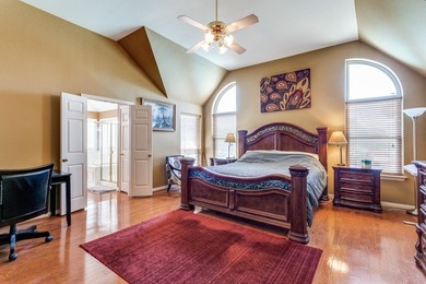 East facing home with 5 bedrooms with solid hardwood floors, Koi - photo 12