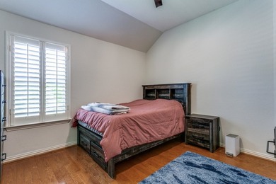East facing home with 5 bedrooms with solid hardwood floors, Koi - photo 17