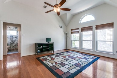 East facing home with 5 bedrooms with solid hardwood floors, Koi - photo 18