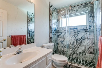 East facing home with 5 bedrooms with solid hardwood floors, Koi - photo 19